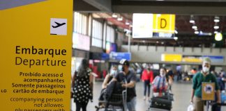 Anvisa volta a obrigar uso de máscaras em aeroportos e aviões