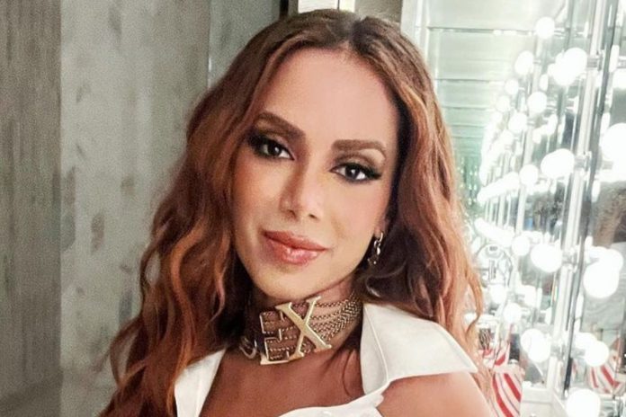 Anitta é internada novamente e cancela participação na Farofa da Gkay