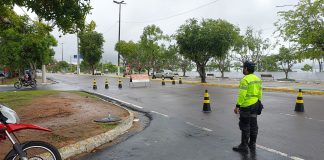 Avenida da Ponta Negra é interditada para montagem de estrutura do Réveillon