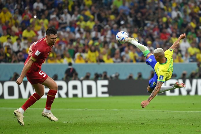 Voleio de Richarlison leva prêmio de gol mais bonito da Copa do Mundo de 2022