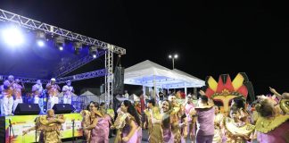 Carnaval do Povão com escolas estreantes reúne mais de 12 mil foliões