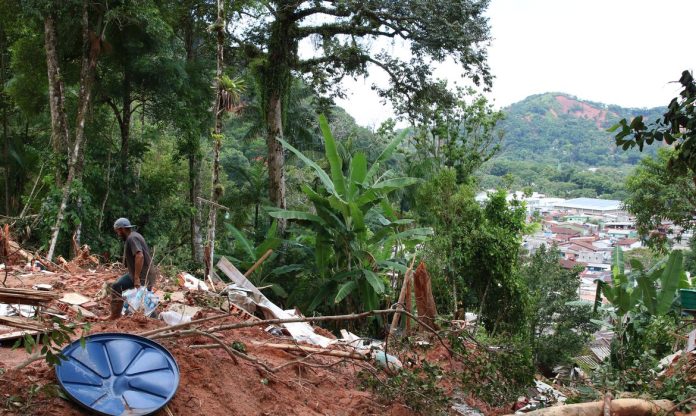 Número de mortos após chuvas no litoral norte paulista sobe para 54