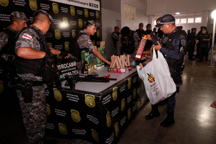 Mais de 100 pessoas são presas após manifestações em apologia à organização criminosa