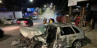 Colisão entre carros deixa quatro pessoas feridas em Manaus