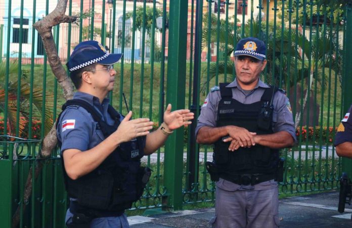 SSP-AM e PMAM realizam operação para reforçar policiamento na área central de Manaus