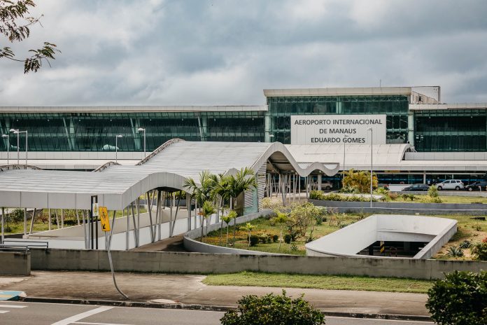 Aeroporto de Manaus suspende voos por 7h para operações de manutenção na pista