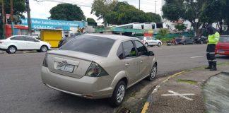 Fiscalização no Centro de Manaus remove veículos estacionados irregularmente